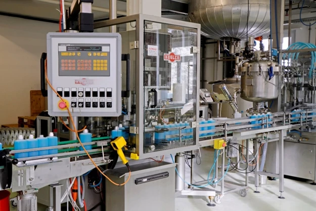 Abfüllanlage in der Produktion von LabXcel