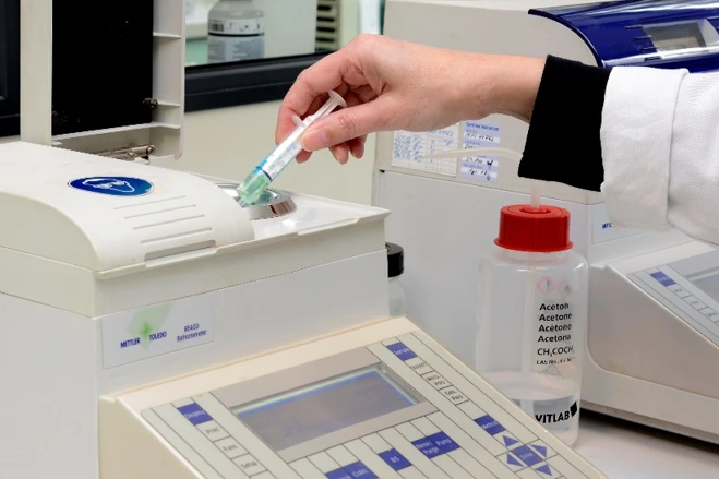 Qualitätskontrolle im Labor von LabXcel